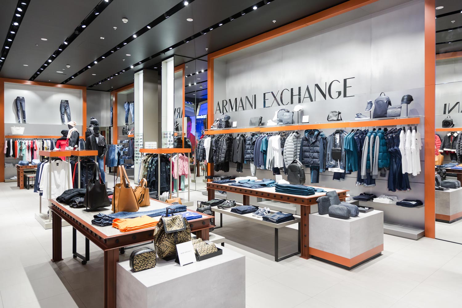 Бутик Armani Exchange ТРЦ Галерея